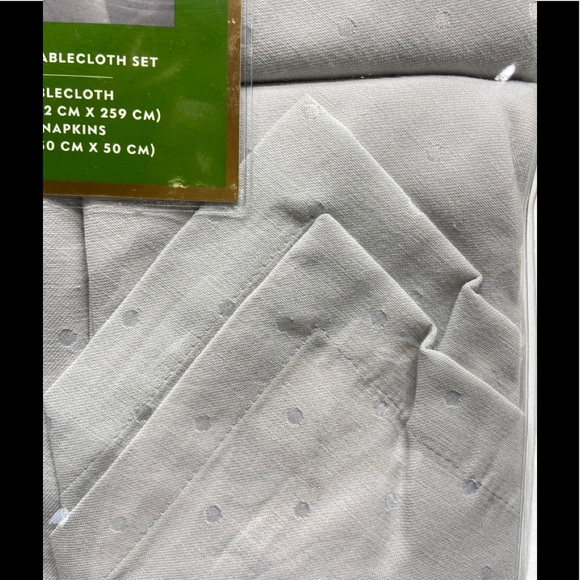NEW Kate Spade 9 Piece Set Table Cloth & Napkins - Picture 4 of 6